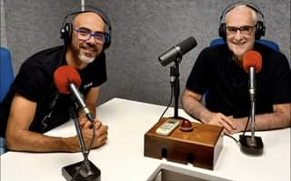 Cruz Noguera y Txabi Anuzita en una entrevista en Radio Popular hablando sobre la representación de la obra teatral "Solange y el caminante"